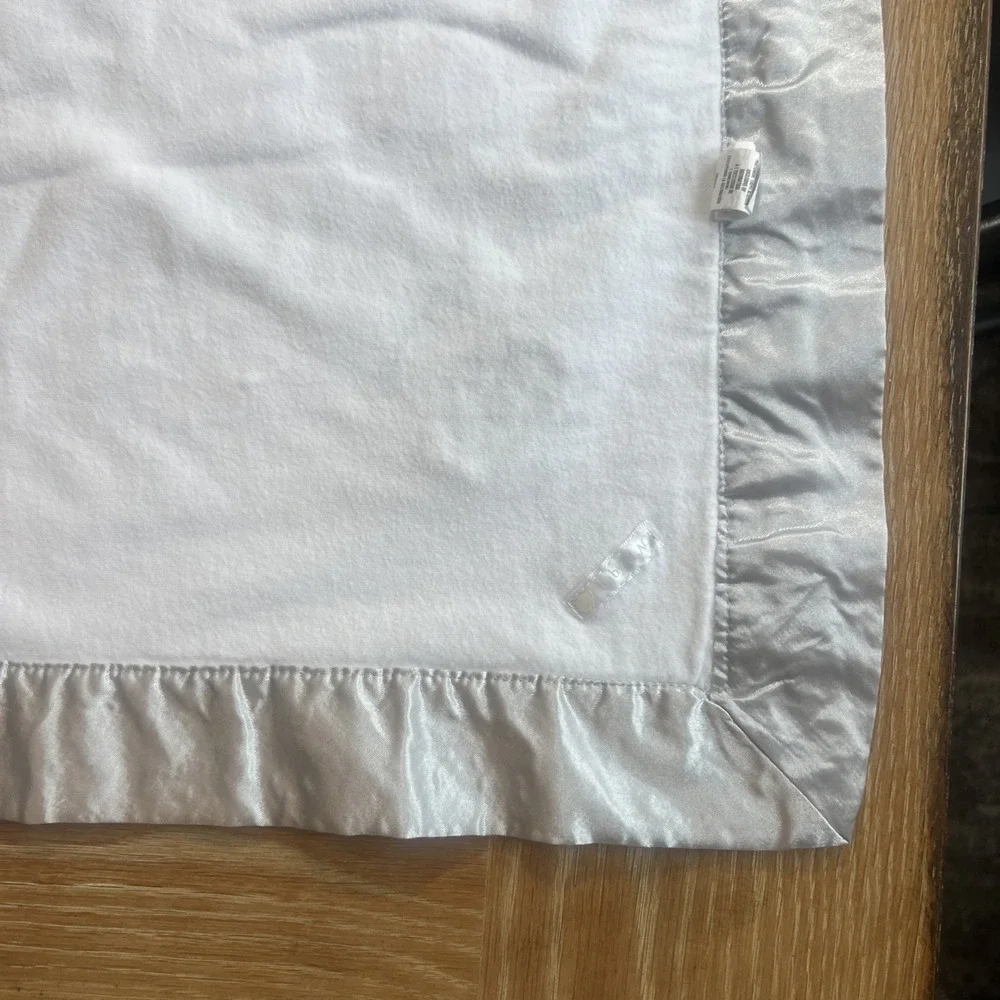 The Childrens Place White Baby‎ Blanket Silver Gray Bear ABC Blocks Satin Trim